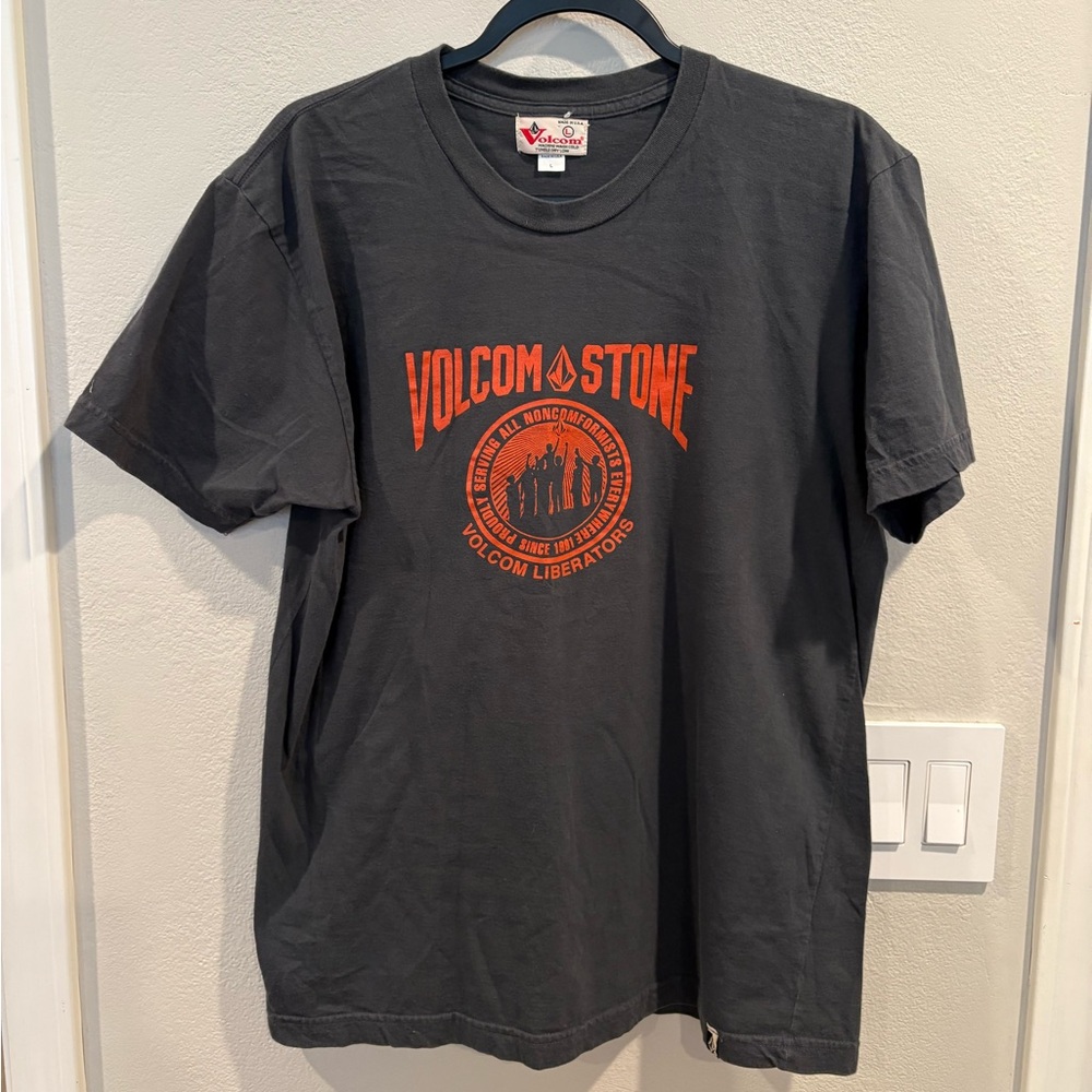 Vintage Volcom Stone Dark Gray Men’s Short Sleeve T-shirt Size L Made in USA